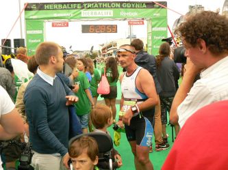 Z ojcem niepełnosprawnego Michałka na mecie Gdynia Triathlon 2013 r.