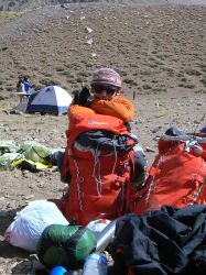 Odpoczynek w bazie I w trakcie Aconcaqua Richter Expedition 2011