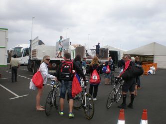 Przed Lanzarote Ironman 2015 - La Santa bike transfer w wywrotkach