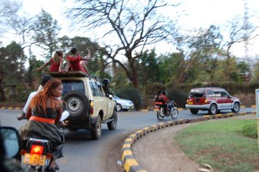 Dachowe druhny weselne-Tanzania 2011 r.